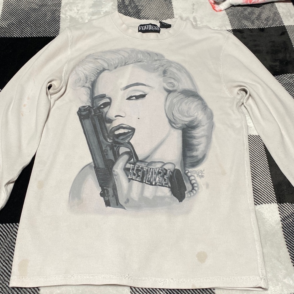 Brand fearless size medium colors grey